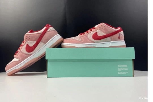 CT2552-800 Nike Skateboards Low Dunk StrangeLove  SB 0309